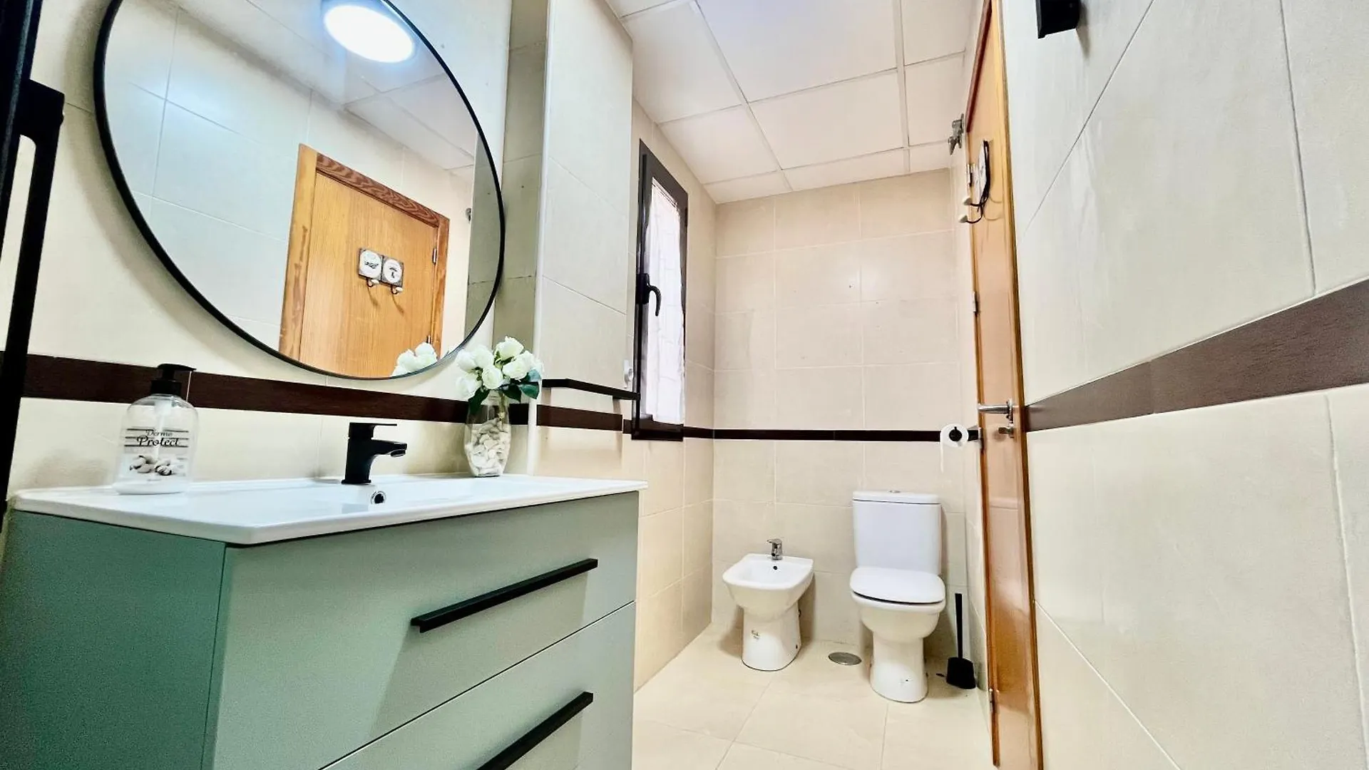 Centrico Apartamento A Pasos Del Castillo Y La Playa روكيتاس ذي مار شقة
